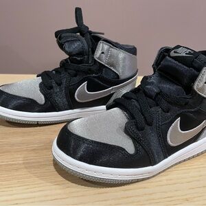 Nike Kids Black and Metallic Sneakers